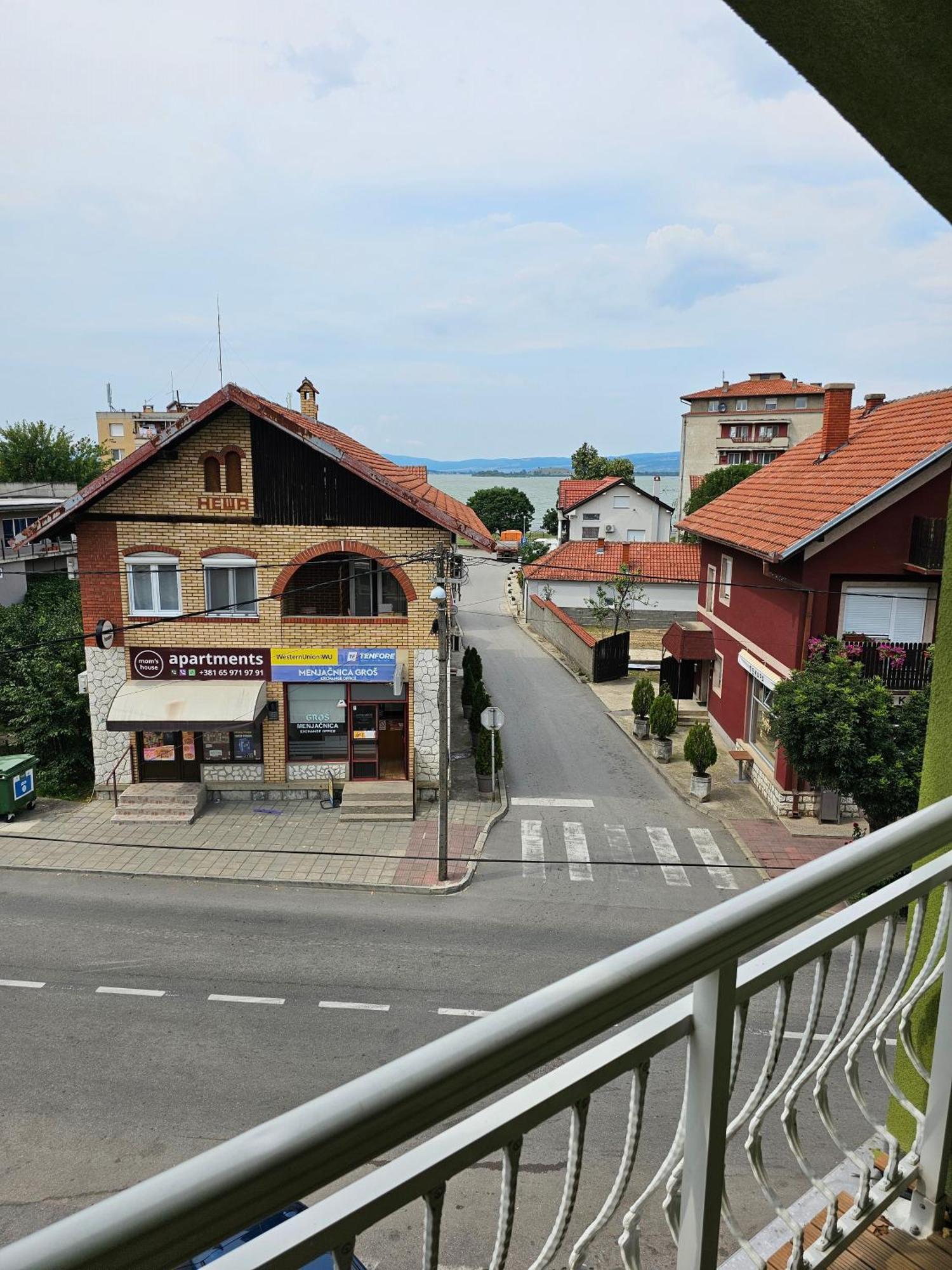 Apartmani Royal Residence Golubăţ Exterior foto